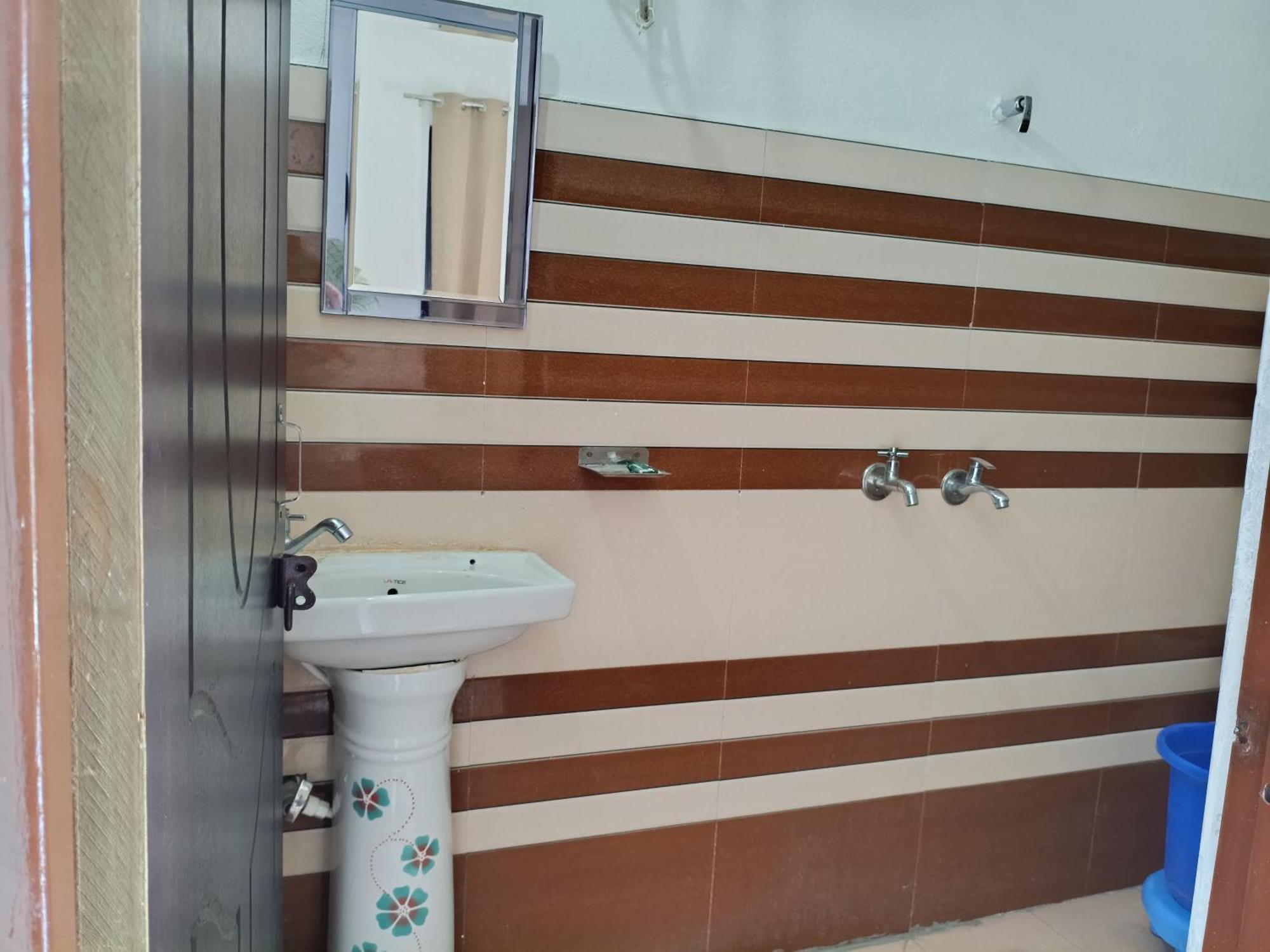 Mayur Homestay Ukhimath Екстер'єр фото